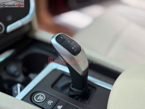 Xe VinFast Lux SA 2.0 Premium 2.0 AT 2020