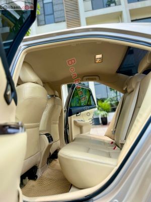 Xe Toyota Camry 2.0E 2015