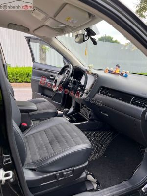 Xe Mitsubishi Outlander 2.0 CVT 2022